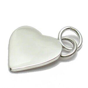 CLASSIC STERLING SILVER ENGRAVABLE HEART PENDANT. TIMELESS DESIGN.